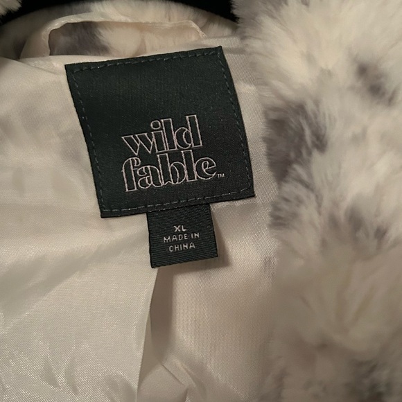 White and gray faux fur leopard print jacket - Picture 2 of 4